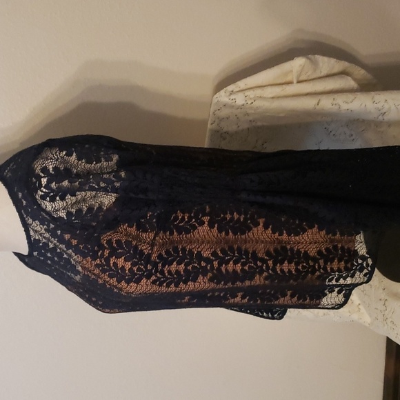 Michael Kors CollectionRound-Neck Bell-Sleeve Floral-Lace Top - Picture 3 of 8